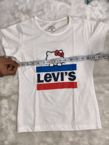 Levi&#39;s x Hello Kitty Tee Price Per piece 2 size av