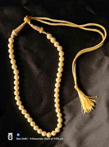 Elegant Pearl Necklace with Gold Accent