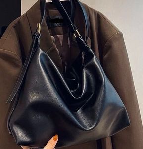 Viral Black buckle Shoulder Bag