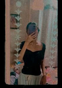 black sweetheart neckline top💅