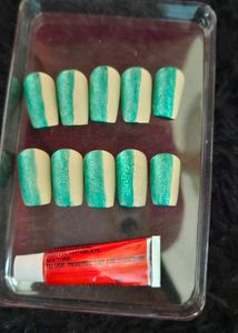 Attractive Artificial Nails ( Set Of 6)