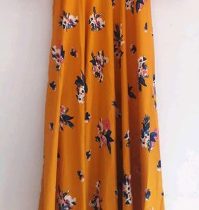 GREAT PRiCE DROP🔥 YELLOW FLORAL RPINTED GOWN