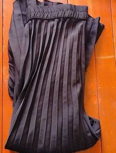 Elegant Black Pleated Skirt