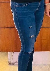 Levi&#39;s Ripped Skinny Jeans