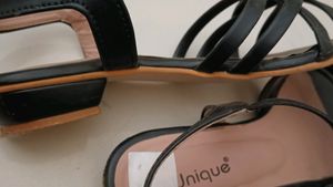 Flat wear with little heal and a beautiful lether trap design over soul