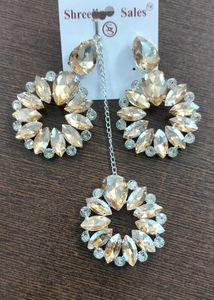 Golden Trendy Maangtika With Earring