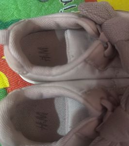 H&amp;M Pink Bow Sneakers - Size Unknown