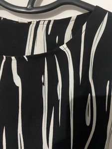 Black &amp; White Print Ruffle Sleeve Top