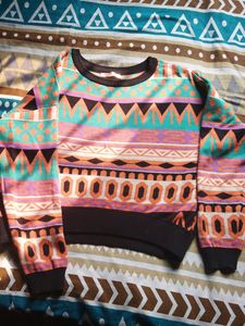 Crop Top Swetar Used But In Good Condition