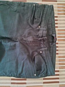 🎧Ripped Knee Jeans🎧