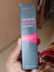 Huda Beauty The Matte Fixer Face Spray 100ml Long Lasting Matte Finish