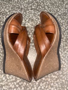 Brown Knot Detail Wedges