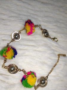 🥳Pom pomm bracelet🥳