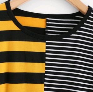 Split printed t-shirt, no tag! Assuming size -M