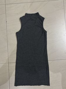 Sleeveless Grey long top