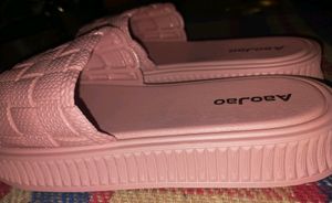 Women&#39;s slippers