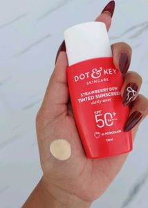 Dot &amp; key Strawberry Dew Tinted Sunscreen SPF 50+