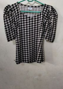 Beautiful Puffy Sleeve Top 😍