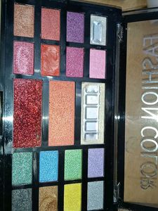 Glitter Eye Shadow With 2 Nail Paints