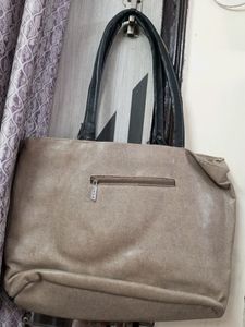 New Condition Beautiful Khali Colour Handbag 🥰