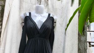 3177. Black Embellished Party Dress