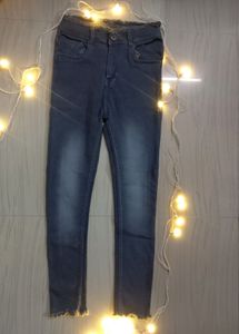 Frayed Hem Skinny Jeans