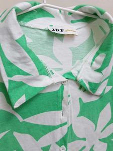 Green &amp; White Leaf Print Top