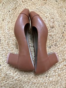 FOREVER 21 Tan HEELS
