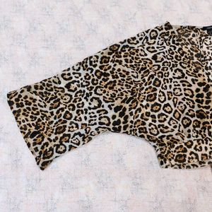 🐆 FOREVER 21Leopard Print Tie Top 🐆