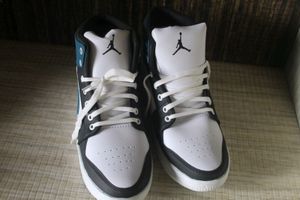 Black And White Sneaker 👟👟