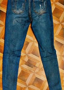 🎀 Distressed Jeans 👖