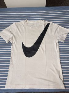 Nike Swoosh T-Shirt - White