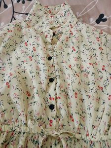 Vintage-Inspired Floral Full-Sleeve Pleated Top