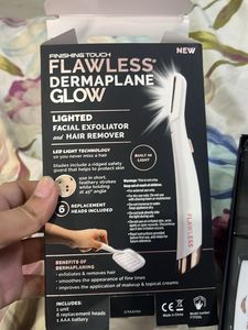 Flawless Dermaplane Golw Lighted Facial Exfoliator