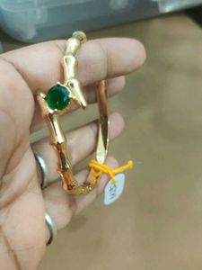 Anti Tarnish Emerald Stone Bracelet