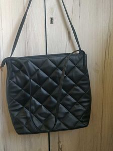 Fastrack Black Quilted shoulder Handbag