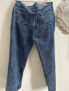 Woman Straight Fit Jeans