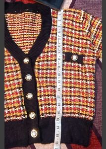 Retro Checkered Cropped Cardigan..