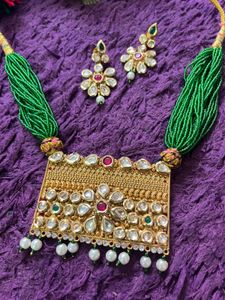 Kundan Jewelry Set: Necklace & Earrings