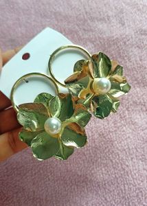 SALE 🆕Floral Pearl Earrings