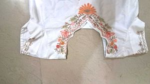 Kashmir  Kurti  White .embroidery  Work.