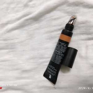 Huda Beauty Concealer