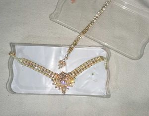 Elegant chain and Maang Tikka