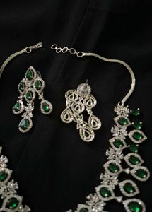 Emerald Ad Necklace Set