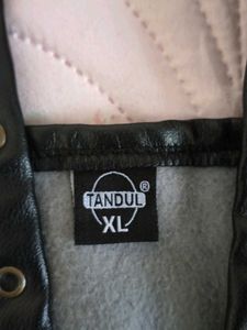 new without  tag ..black Halter Top