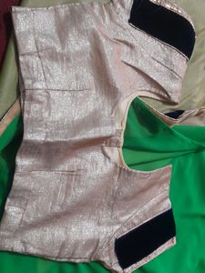 Multicontrast Saarree With Blouse