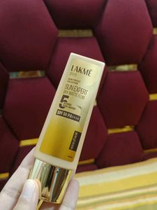Lakme Sun Expert Dry Matte Fluid