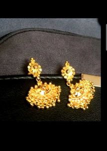 New Not Used Gold Plated Earing