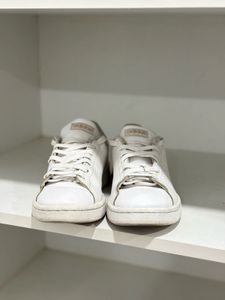 Adidas Advantage Sneakers