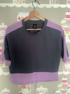 This Crop Top Is From Skechers And The Size Is S This Top Has Not Been Used Much And Is In A Very Good Condition